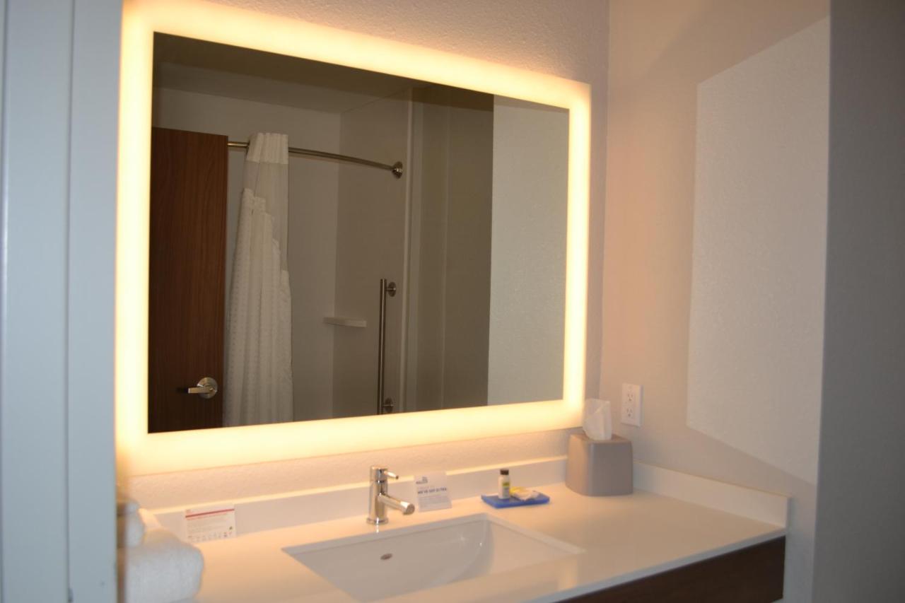 Queen Room with Two Queen Beds - Non-Smoking at Holiday Inn Express Tallahassee University Central by IHG