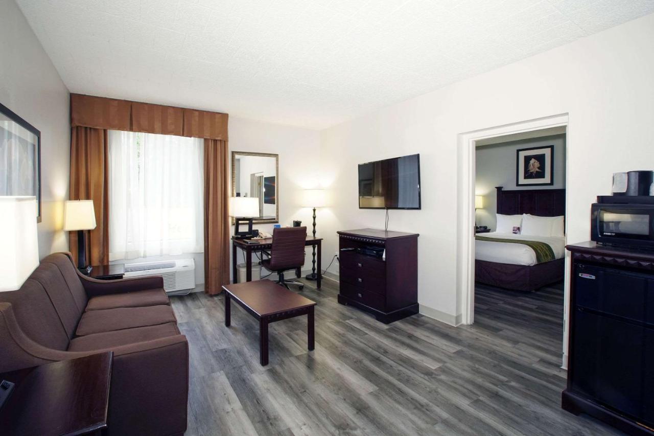 Two-Bedrooms King Suite at Best Western Paramus Hotel & Suites