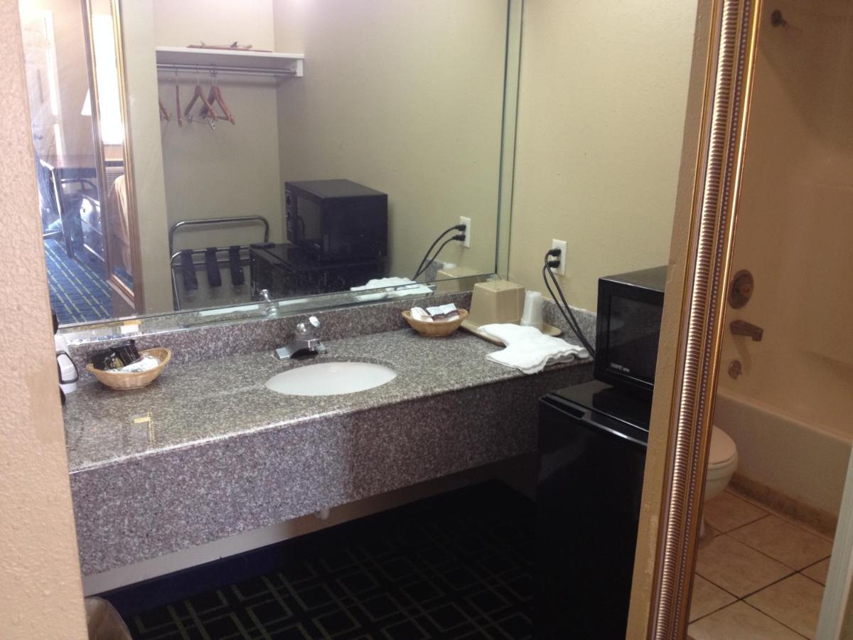 | Motel 6-Freeport, TX