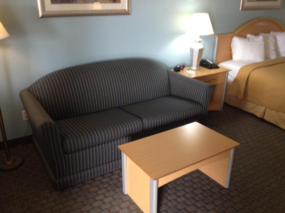 King Room at Quality Inn Clute Freeport