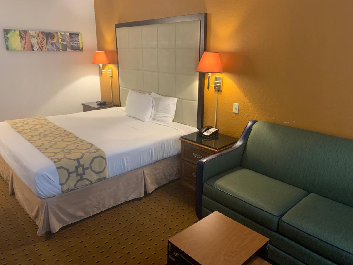 King Room - Non-Smoking at Brentwood Inn & Suites