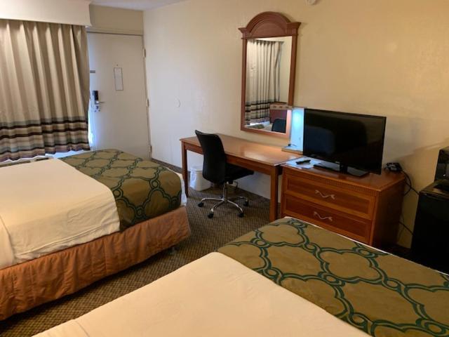 | Days Inn by Wyndham Asheville West
