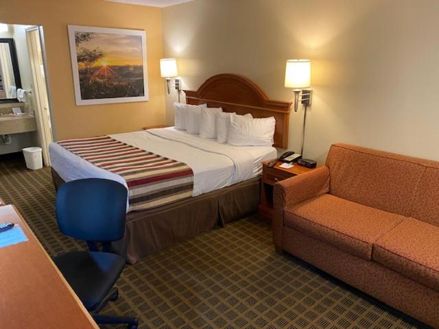 | Days Inn by Wyndham Asheville West