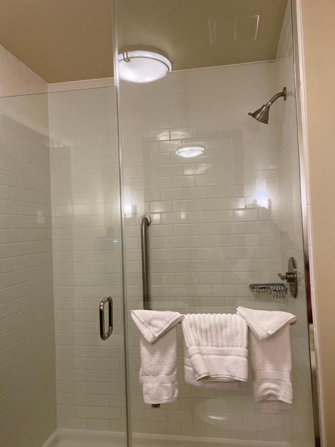 King Room - Non-Smoking/Pet Friendly at Comfort Inn & Suites