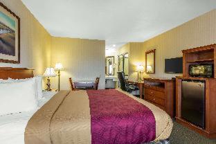 Room #27814516 at Econo Lodge Inn & Suites Riverside - Corona