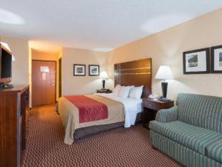Room #28162806 at Quality Inn Parkersburg North - Vienna