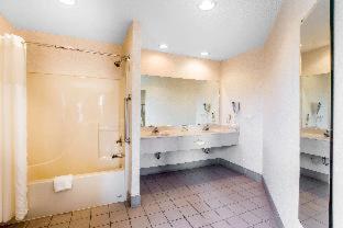 Room #49167610 at Quality Inn Clinton - Knoxville North