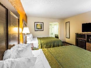 Room #49172411 at Quality Inn Creekside - Downtown Gatlinburg