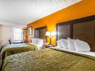 Room #49172411 at Quality Inn Creekside - Downtown Gatlinburg