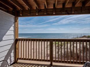Room #41942923 at John Yancey Oceanfront Inn