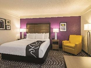Room #46462610 at La Quinta Inn & Suites by Wyndham Oklahoma City Norman
