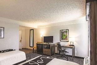 Room #46462611 at La Quinta Inn & Suites by Wyndham Oklahoma City Norman
