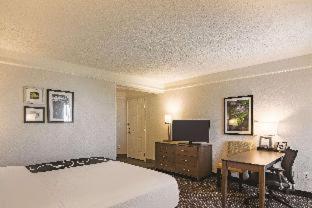 Room #46462613 at La Quinta Inn & Suites by Wyndham Oklahoma City Norman