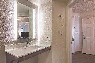 Room #46462613 at La Quinta Inn & Suites by Wyndham Oklahoma City Norman