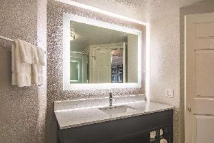 Room #46462615 at La Quinta Inn & Suites by Wyndham Oklahoma City Norman