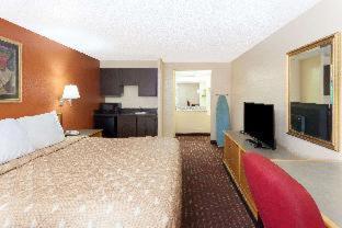 Room #40237318 at Knights Inn Tucker