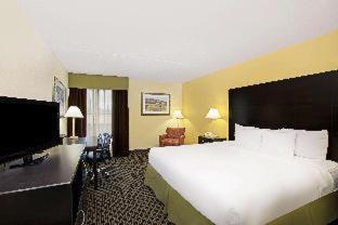 Room #34166209 at La Quinta Inn & Suites by Wyndham Salina