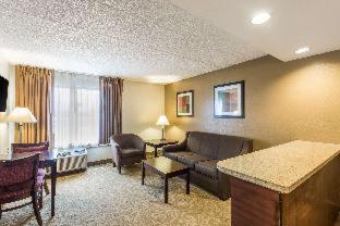 Room #49233307 at Spark by Hilton Milwaukee Airport