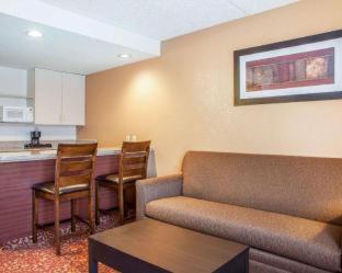 Room #49233307 at Spark by Hilton Milwaukee Airport