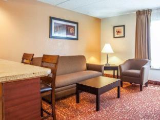 Room #49233307 at Spark by Hilton Milwaukee Airport