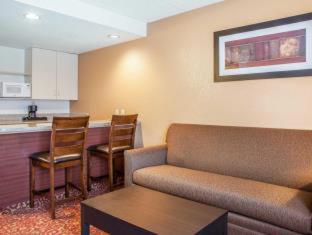Room #49233307 at Spark by Hilton Milwaukee Airport
