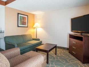 Room #49233307 at Spark by Hilton Milwaukee Airport