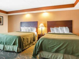 Room #49233307 at Spark by Hilton Milwaukee Airport