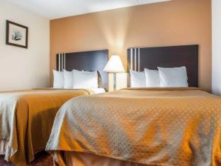 Room #49233307 at Spark by Hilton Milwaukee Airport