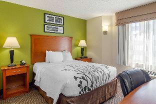 Room #2471209 at Sleep Inn Macon I-75