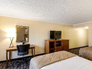 Room #5564309 at Clarion Hotel Detroit Metro Airport