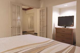 Room #42831308 at La Quinta by Wyndham Atlanta Ballpark/Galleria