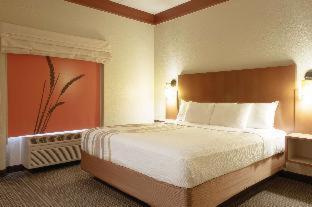 Room #42831308 at La Quinta by Wyndham Atlanta Ballpark/Galleria
