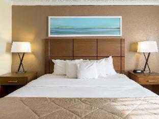 Room #5564311 at Clarion Hotel Detroit Metro Airport