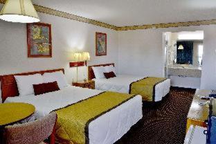 Standard Queen Room with Two Queen Beds - Non Smoking/Upper Floor at Econo Lodge Calhoun South