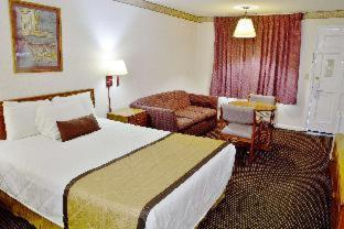 Standard King Room with Sofa Bed - Non Smoking at Econo Lodge Calhoun South