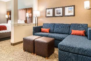 Room #352345005 at Comfort Suites Columbus Airport