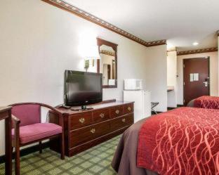 Efficiency Queen Room with Two Queen Beds - Non Smoking at Quality Inn