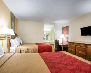 King Room - Non Smoking at Econo Lodge Inn & Suites Macon