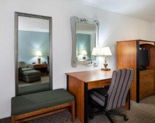 Room #17186408 at Quality Inn Clute Freeport