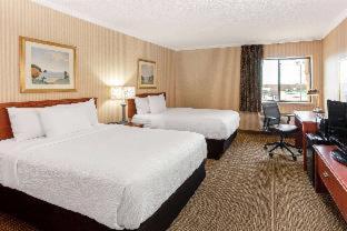 Room #46222918 at La Quinta Inn & Suites by Wyndham Stevens Point