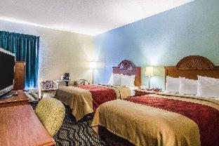 Room #214369306 at Econo Lodge Darien