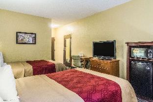 Room #214369306 at Econo Lodge Darien
