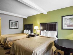 Double Room with Double Beds and Roll-In Shower - Disability Access/Non Smoking at Quality Inn Greenwood Hwy 25