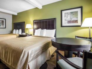 Double Room with Double Beds and Roll-In Shower - Disability Access/Non Smoking at Quality Inn Greenwood Hwy 25