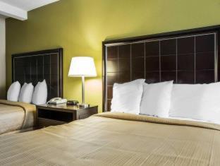 Double Room with Double Beds and Roll-In Shower - Disability Access/Non Smoking at Quality Inn Greenwood Hwy 25