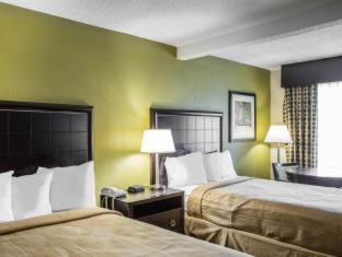 Double Room with Double Beds and Roll-In Shower - Disability Access/Non Smoking at Quality Inn Greenwood Hwy 25