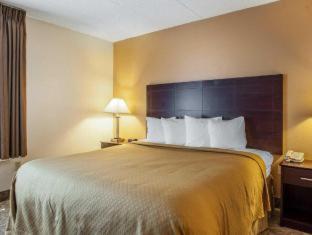 Room #49233308 at Spark by Hilton Milwaukee Airport