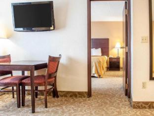 Room #49233308 at Spark by Hilton Milwaukee Airport