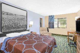 Double Room at Boarders Inn & Suites by Cobblestone Hotels - Waterloo/Cedar Falls