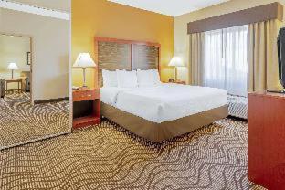 Room #49117923 at La Quinta Inn & Suites by Wyndham Midwest City - Tinker AFB